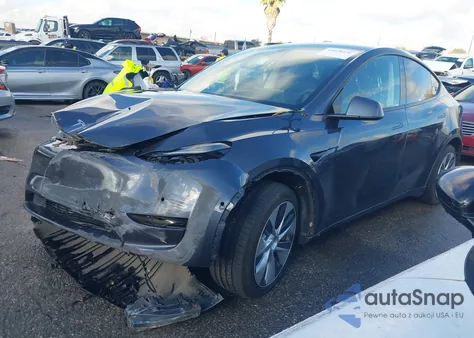 2021 Tesla Model Y Long Range Dual Motor All-Wheel Drive z USA, uszkodzony, nr VIN 5YJYGDEE0MF104652